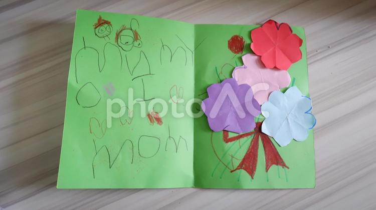 子どもの手作り母の日メッセージカード 母の日,カーネーション,メッセージカードの写真素材