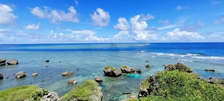 東平安名崎より望む2 東平安名崎より望む2の写真