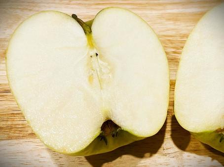 りんご（シナノゴールド）を半分にカット８ りんご,シナノゴールド,半分の写真素材