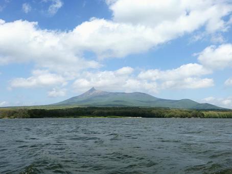 大沼湖遊覧船から望む北海道駒ヶ岳 大沼湖遊覧船から望む北海道駒ヶ岳 北海道駒ヶ岳,大沼湖,遊覧船の写真素材