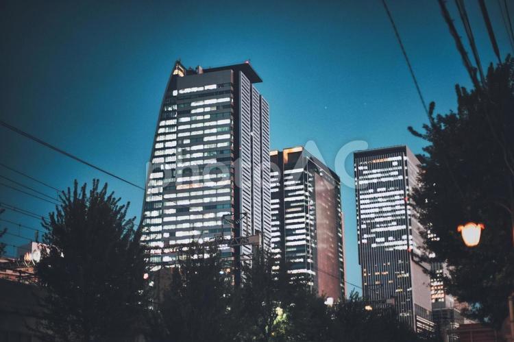 夜の都市オフィスビルの風景 夜,夜の街,オフィスの写真素材