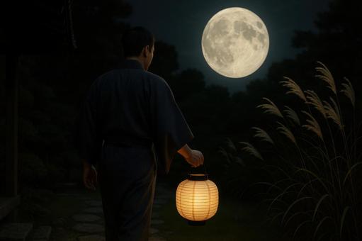提灯を持って庭に出る男性と満月 提灯を持って庭に出る男性と満月の写真