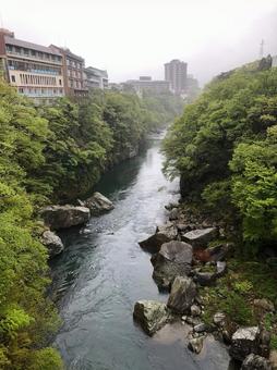 渓谷、温泉街 渓谷、温泉街の写真