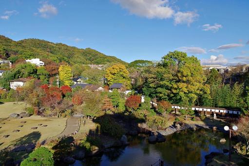 池田城天守から見下ろす庭園 池田城天守から見下ろす庭園 池田城跡公園,芝生広場,庭園の写真素材