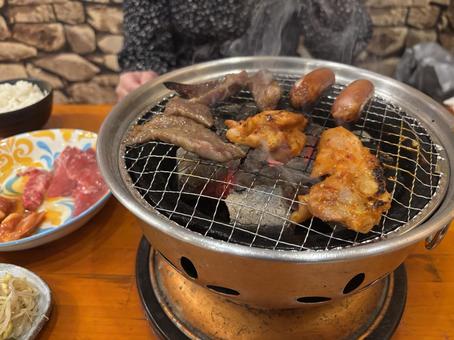 焼肉 焼肉,七輪,ウインナーの写真素材