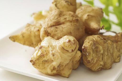 健康と美容に嬉しいスーパーフード菊芋 菊芋,根菜,スーパーフードの写真素材