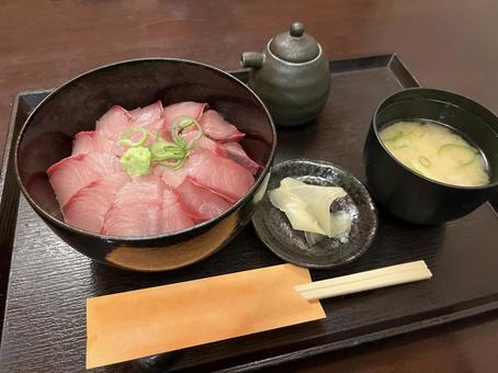 ブリ丼 ブリ丼 ブリ丼,鰤丼,ブリの写真素材