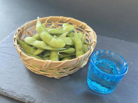枝豆と日本酒 2 枝豆と日本酒 2 枝豆,日本湯,冷酒の写真素材