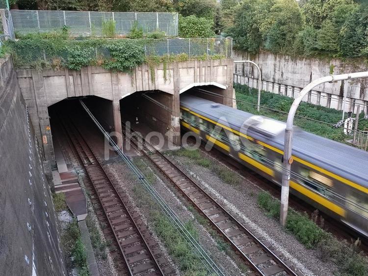 君の名は。聖地巡礼、JR四ツ谷トンネル 鉄道,交通,電車の写真素材