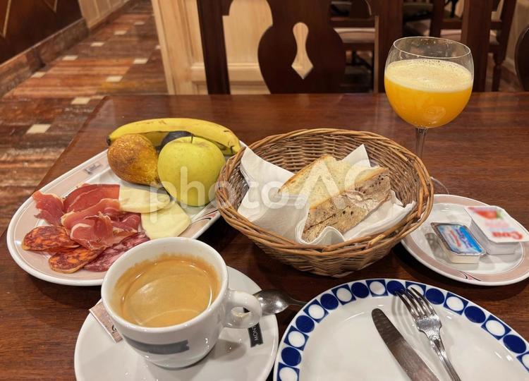 スペイン  朝ごはん　生ハム スペイン,朝ごはん,生ハムの写真素材