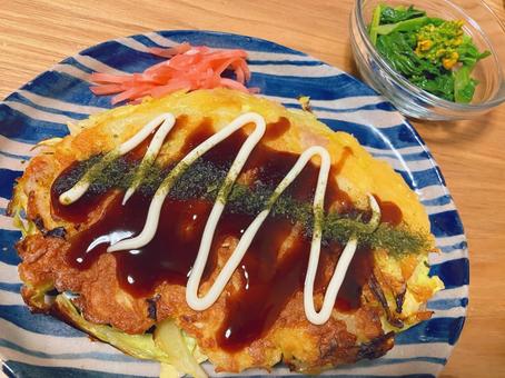 手作りのとんぺい焼きと菜の花からしあえ 手作りのとんぺい焼きと菜の花からしあえ お好み焼き,とんぺい焼き,卵料理の写真素材