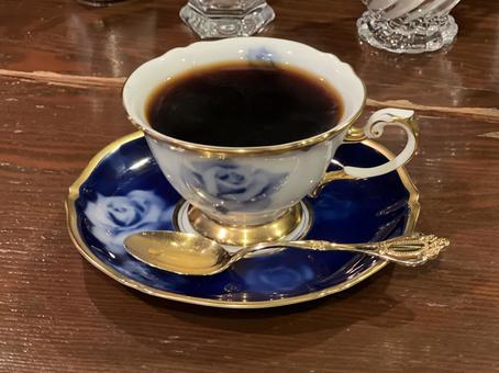 ブラックコーヒーと金のスプーン コーヒー,珈琲,ブラックの写真素材