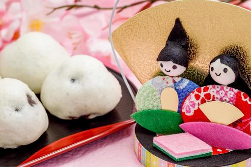 ひなまつり｜雛人形と饅頭のアップ お雛様,ひな人形,御代理様の写真素材