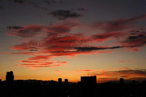 夕焼け 夕暮れ マジックアワー 夕焼け 夕暮れ マジックアワー 夕焼け,夕暮れ,建造物の写真素材