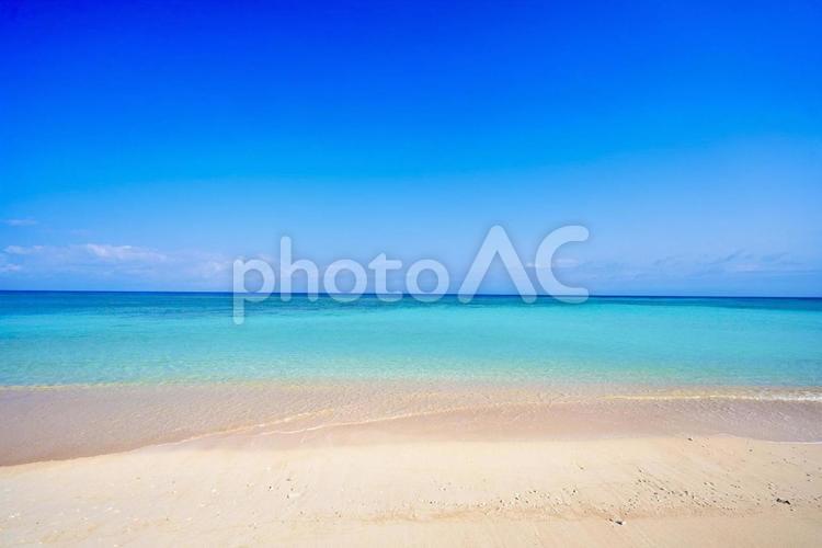 美しい波照間ブルーの海とビーチ 波照間,波照間島,島の写真素材