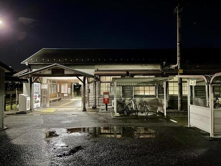 夜のJR東海道本線美濃赤坂駅 美濃赤坂駅,美濃赤坂,jr東海の写真素材