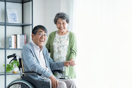 在宅介護 在宅介護 介護,車椅子,シニアの写真素材
