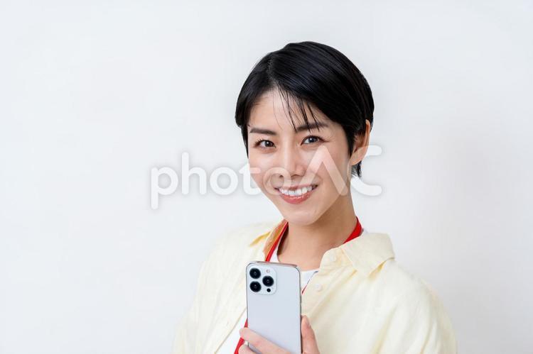 提案するスマホを持ったビジネスパーソン 提案,ビジネス,女性の写真素材