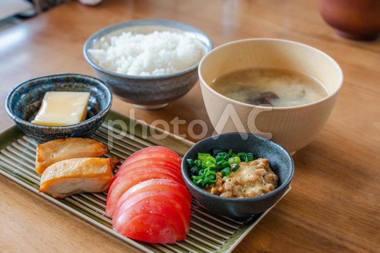 納豆と焼き魚の和朝食 朝食,和食,ごはんの写真素材