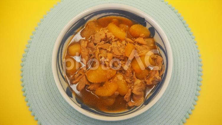 豚バラ大根・家庭料理（大皿に盛る） 豚バラ大根,家庭料理,豚肉の写真素材