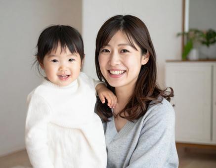 子どもと母親 子どもと母親の写真