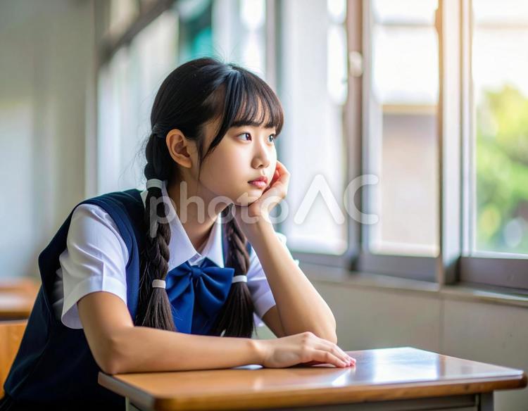 窓の外を見つめる女子学生の想い 高校生,教室,学生の写真素材
