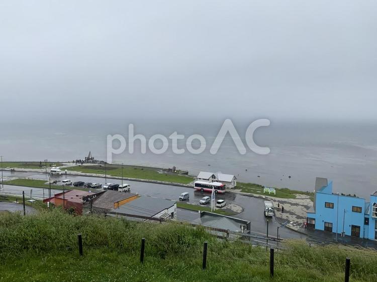 雨の宗谷岬 北海道,宗谷岬,稚内の写真素材