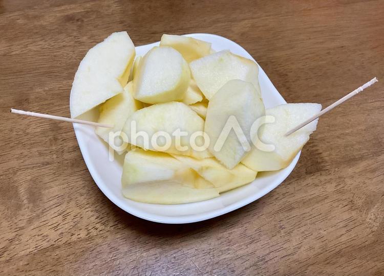今日のデザートは甘いリンゴ02 りんご,リンゴ,林檎の写真素材