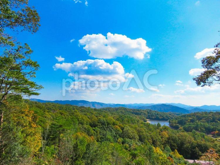 秋イメージ〜紅葉の始まった山々の風景 秋イメージ,秋,風景の写真素材