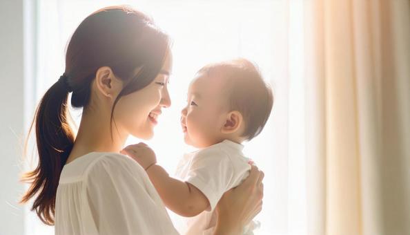 見つめ合う母親と赤ちゃん 見つめ合う母親と赤ちゃんの写真