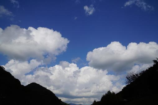 山並みと晴れた日の空 晴れ,天気,山並みの写真素材