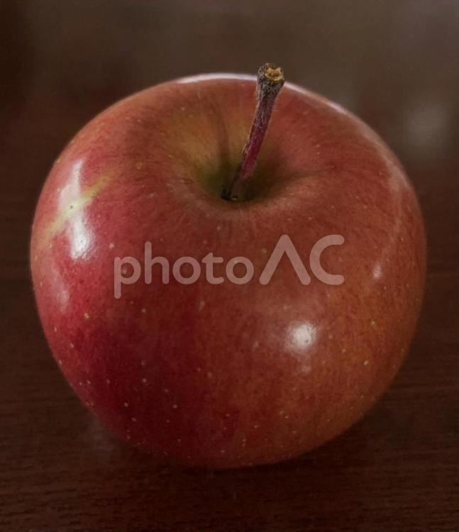 R7.03.06　りんごサンふじ りんご,リンゴ,サンふじの写真素材