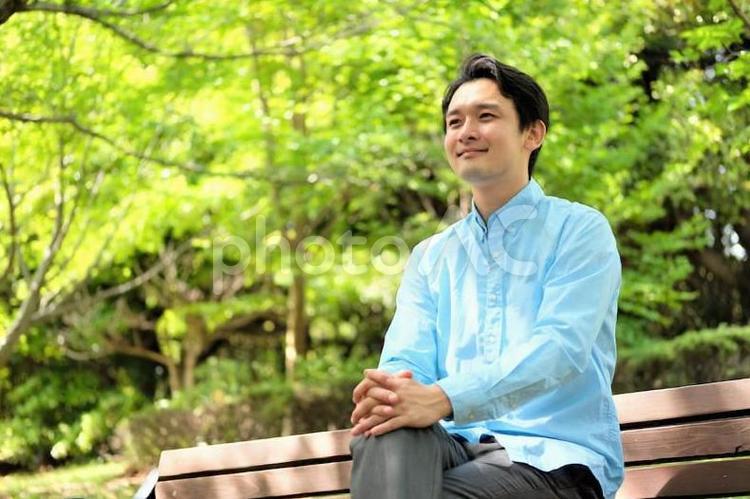 私服の日本人男性 ライフスタイル,男性,1人の写真素材