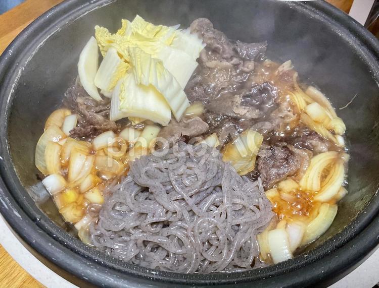 今夜はすき焼き02 すき焼き,牛肉,霜降りの写真素材