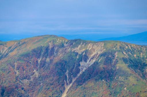 那須岳から見た三倉山 那須岳から見た三倉山 三倉山,大倉山,流石山の写真素材