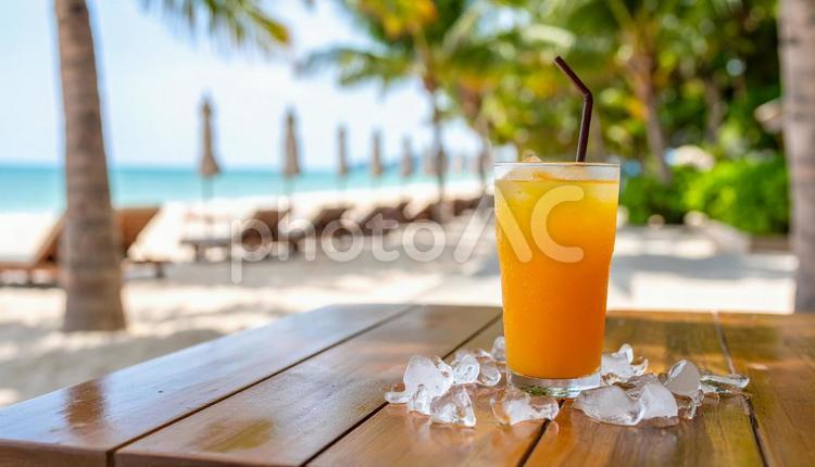 トロピカルジュース背景にヤシの木と砂浜 トロピカルジュース,飲み物,カラフルの写真素材