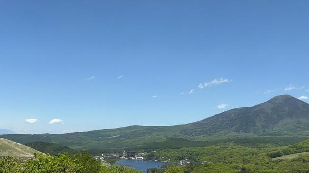 青空と山並みと湖の風景 青空,自然,環境の写真素材