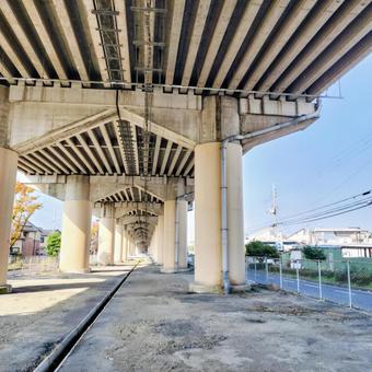 高架下の空き地 高架道路,空き地,橋脚の写真素材