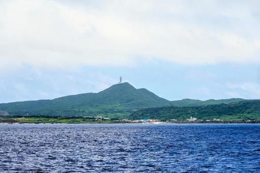 沖縄・海上から見る与那国島 沖縄・海上から見る与那国島の写真