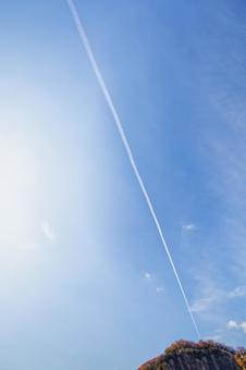 青空と飛行機雲 青空と飛行機雲の写真