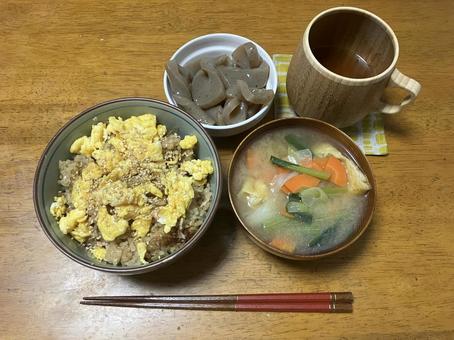 炊き込みご飯定食 炊き込みご飯定食 炊き込みご飯,定食,食事の写真素材