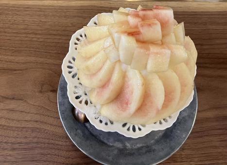 カキ氷 カフェ,桃,かき氷の写真素材