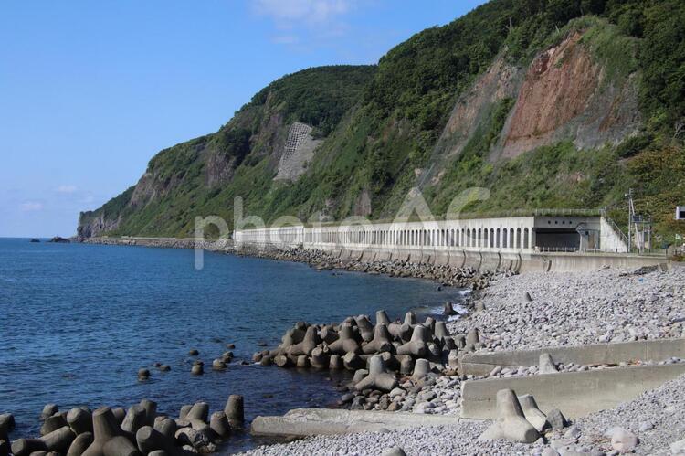 海辺の洞門のある風景 洞門,覆道,シェッドの写真素材