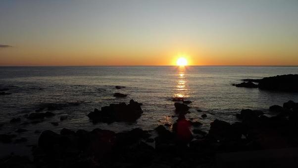 海に沈む夕日 海に沈む夕日の写真