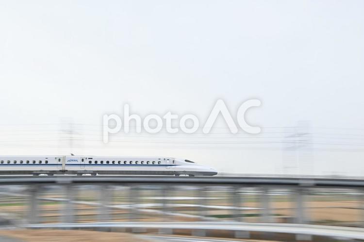 東海道新幹線の流し撮り 新幹線,流し撮り,のぞみの写真素材