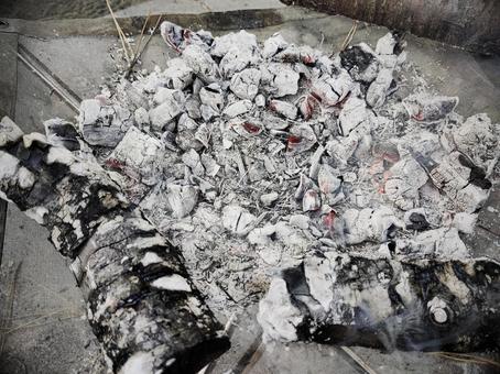 熾火と焚き火の後の灰 焚き火,灰,薪の写真素材