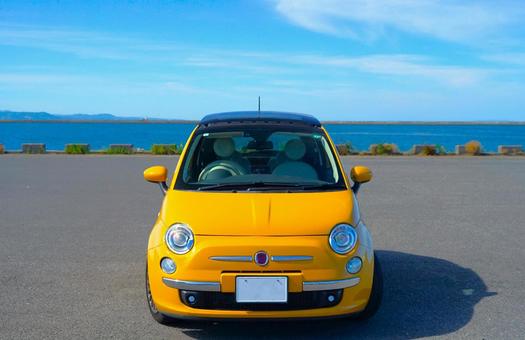 埠頭、イタ車、ブルースカイ 埠頭、イタ車、ブルースカイ 車,海,外車の写真素材