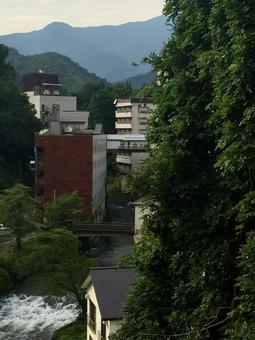 渓谷にある温泉街 渓谷にある温泉街 温泉,温泉街,渓谷の写真素材