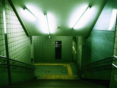 ホラーゲームのような地下通路8 ホラーゲームのような地下通路8の写真