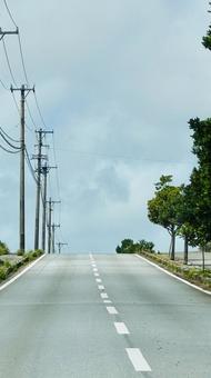 宮古島の一本道　 一本道,道路,坂道の写真素材
